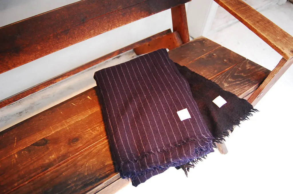 commono reproducts LOCCALY "STOLE"