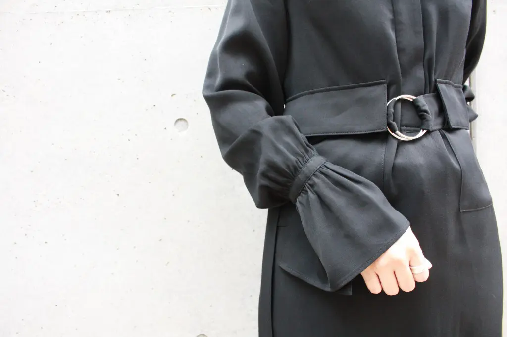 CINOH "STAND COLLAR DRESS"