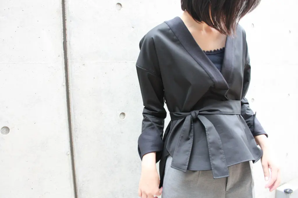 CINOH "V NECK BLOUSE"
