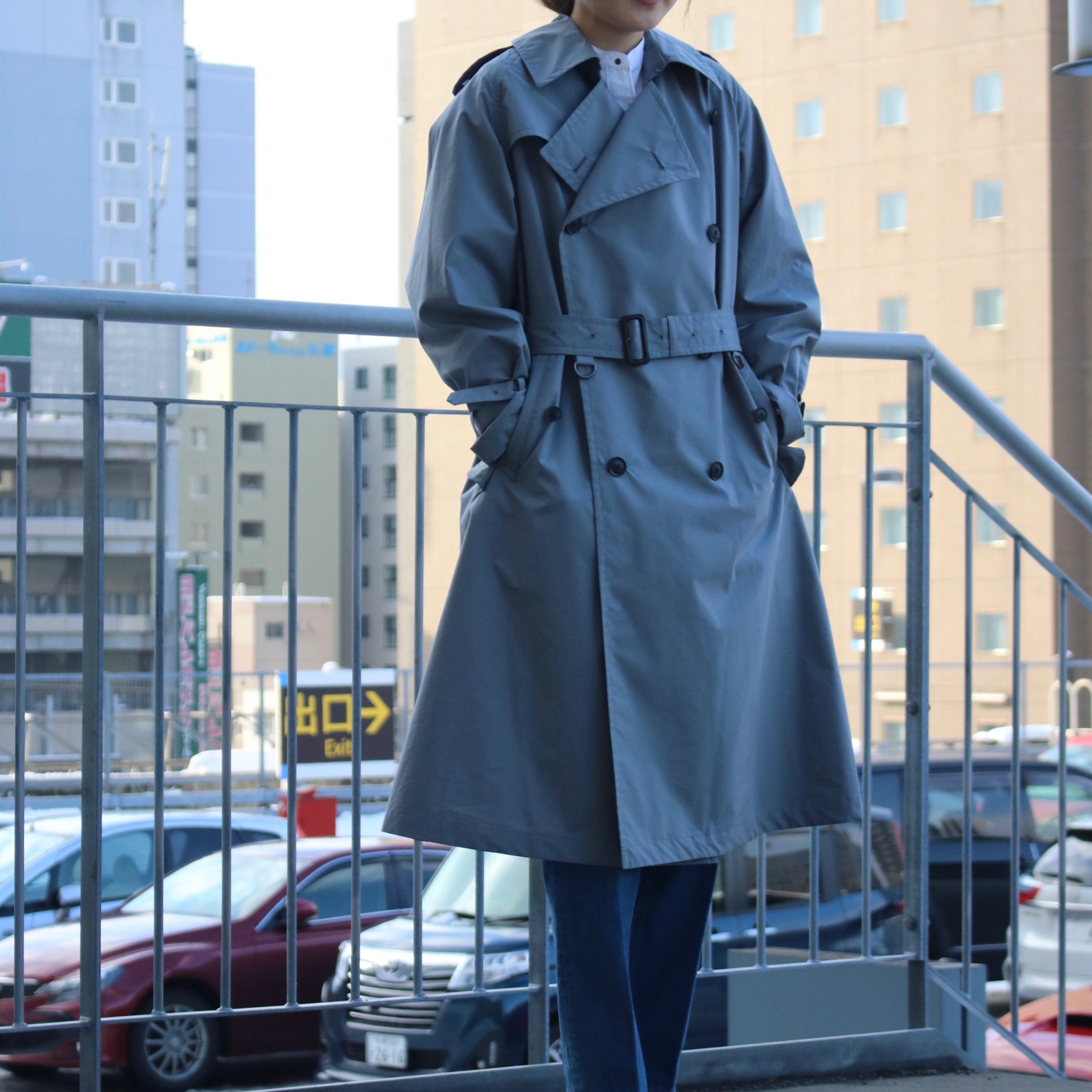 シャイニングゴールデン AURALEE FINX POLYESTER BIG TRENCH COAT