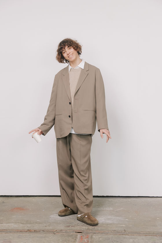 LOOK 01